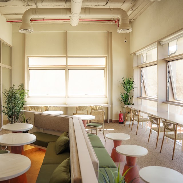 Hjeen Roasters · At Taawun