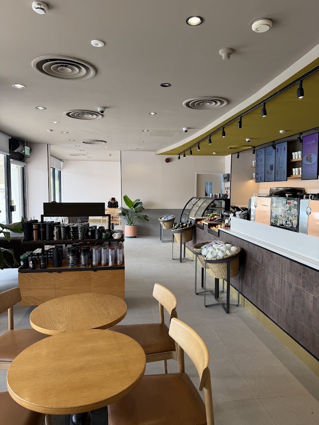 Starbucks Safarat · Diplomatic Quarter