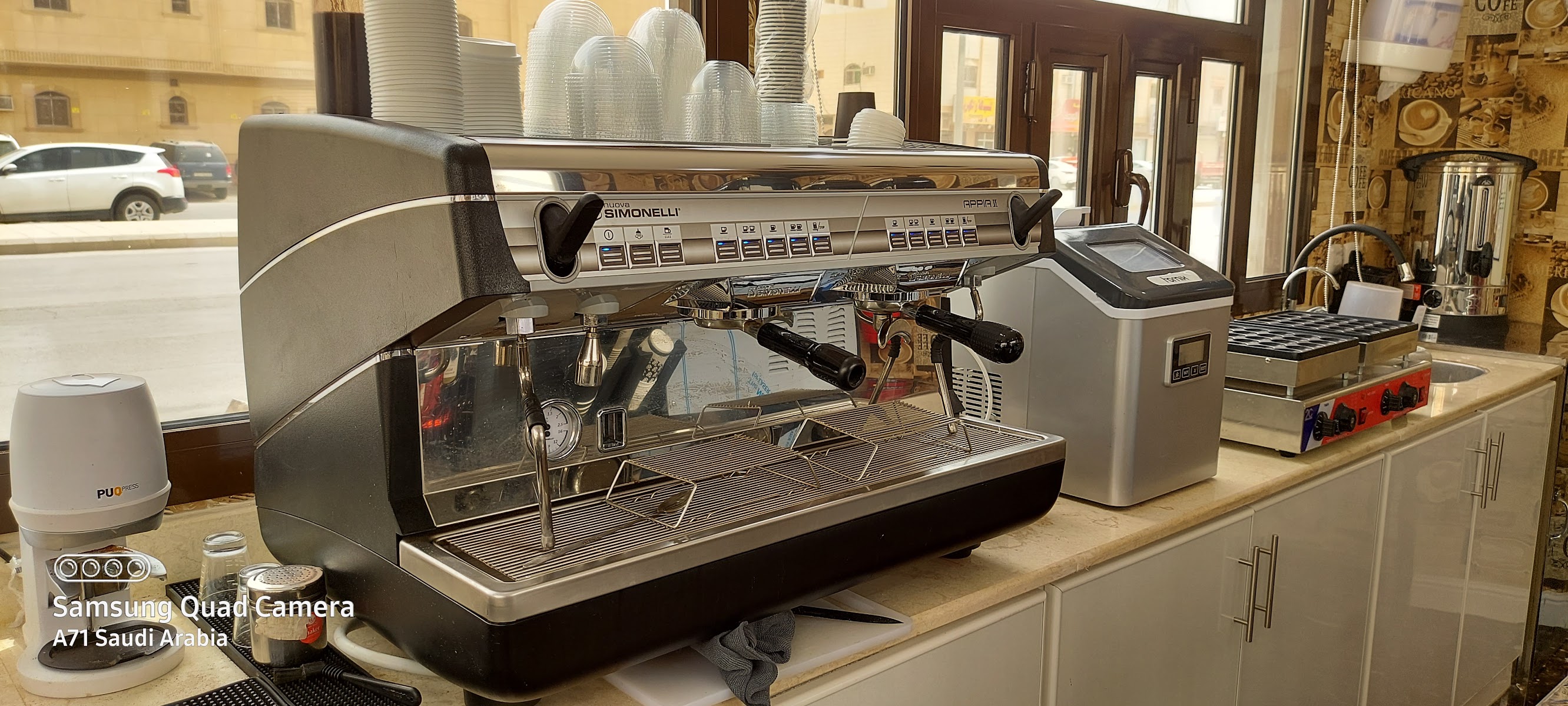 Wave cafe · الربيع